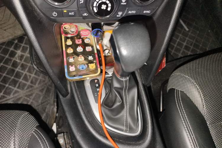 Used Fiat Viaggio 2015 1.4T Automatic Smart Edition Gear Lever