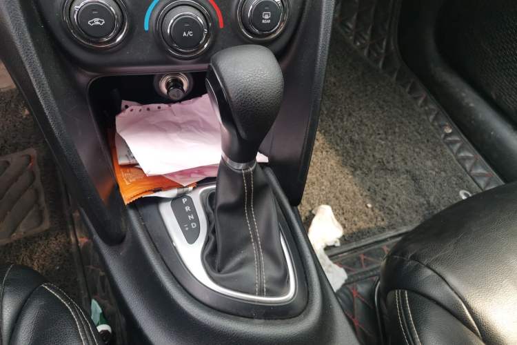 Used Fiat Viaggio 2015 1.4T Automatic Enjoyment Edition Gear Lever