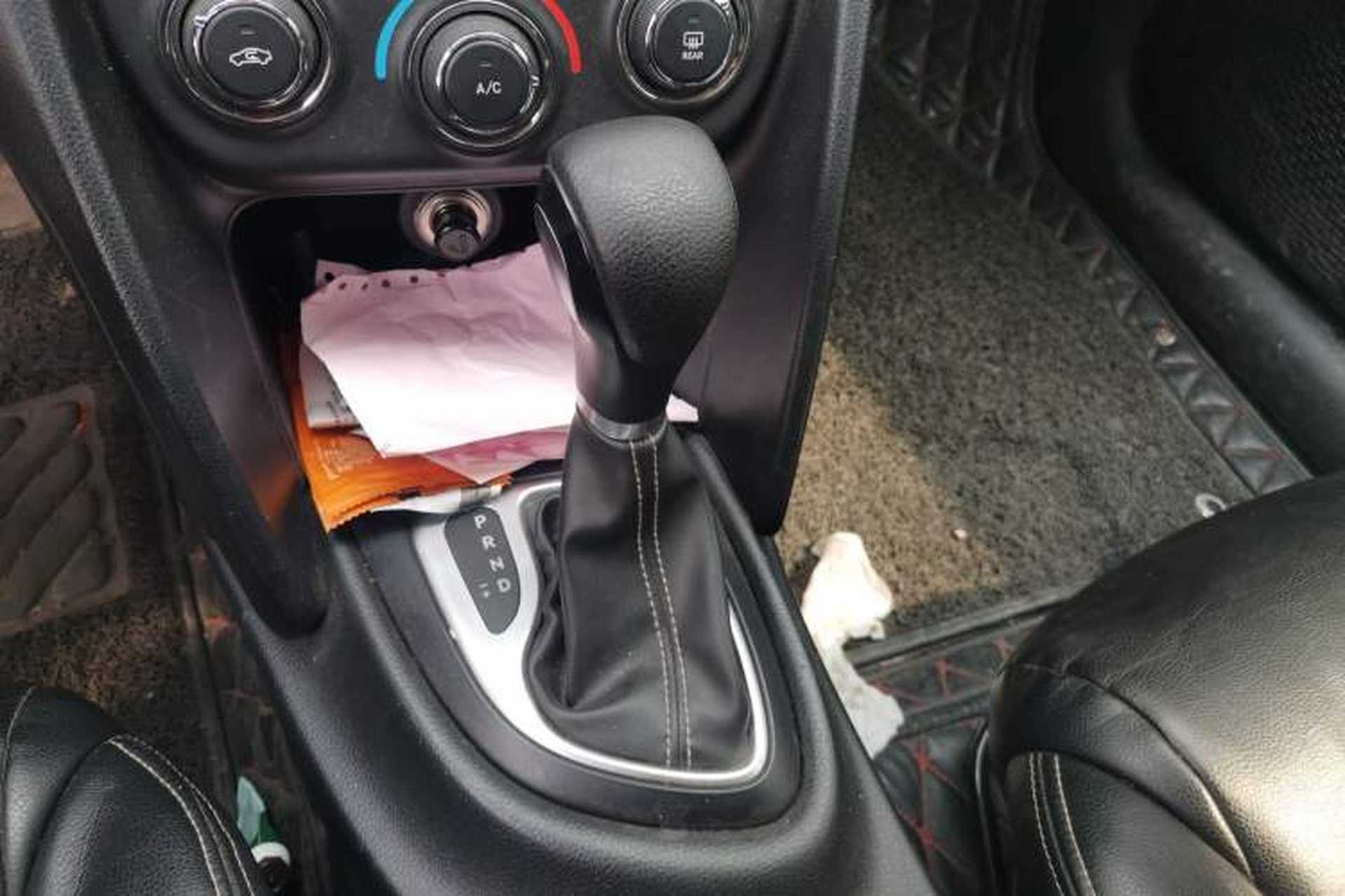 Used Fiat Viaggio 2015 1.4T Automatic Enjoyment Edition Gear Lever