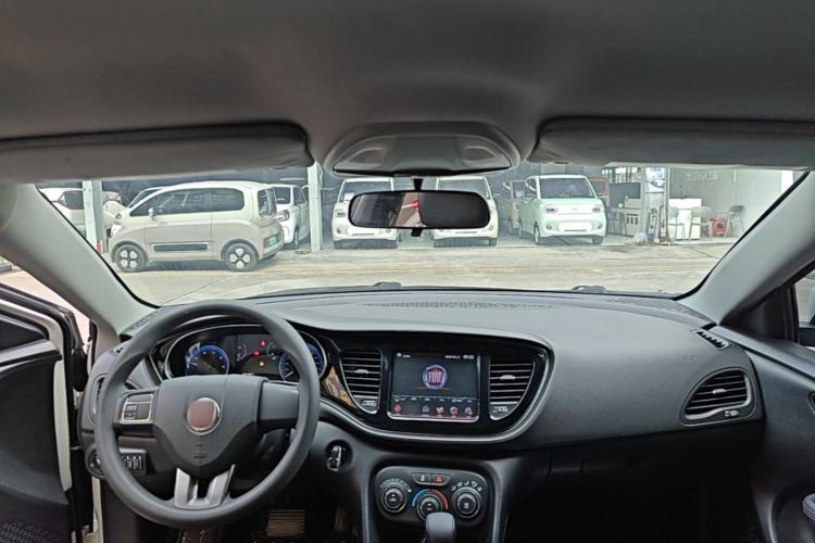 Used Fiat Viaggio 2015 1.4T Automatic Enjoyment Edition Headliner