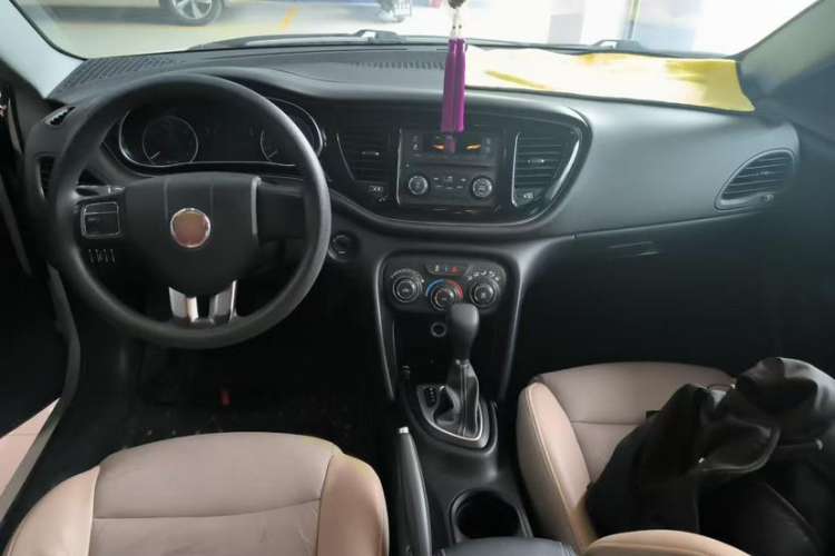 Used Fiat Viaggio 2015 1.4T Automatic Enjoyment Edition Interior 1
