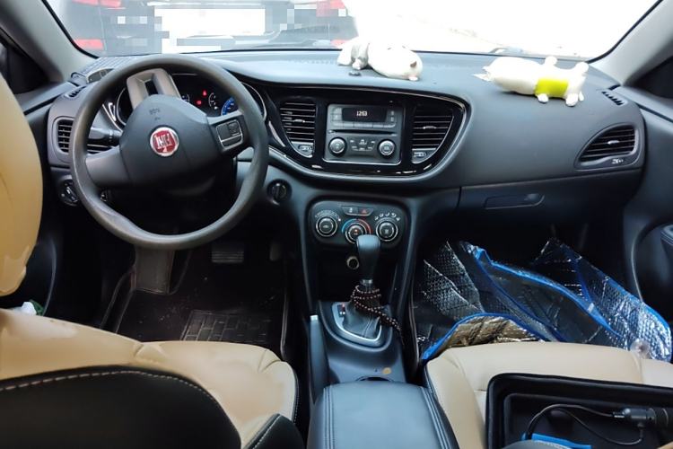 Used Fiat Viaggio 2015 1.4T Automatic Enjoyment Edition Interior 2