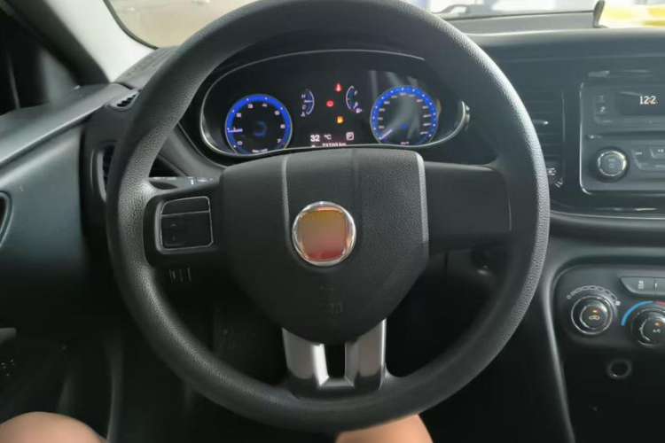 Used Fiat Viaggio 2015 1.4T Automatic Enjoyment Edition Interior 2