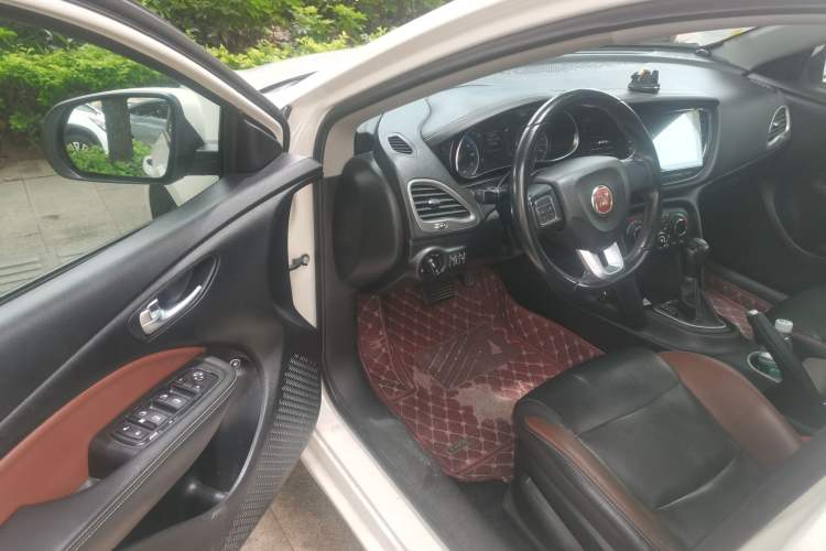 Used Fiat Viaggio 2015 1.4T Automatic Jingxiang Edition Interior 3