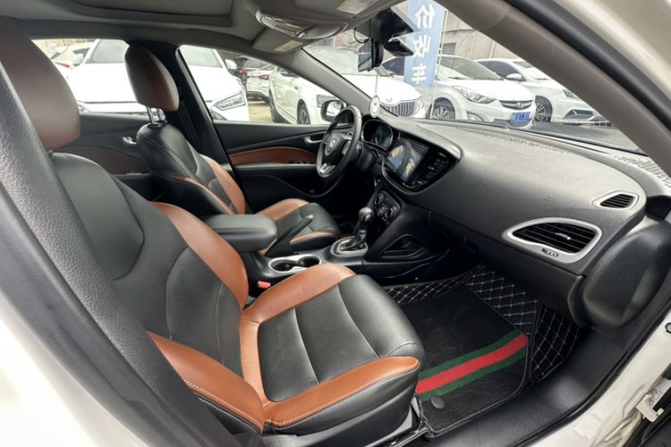 Used Fiat Viaggio 2015 1.4T Automatic Jingxiang Edition Interior 3
