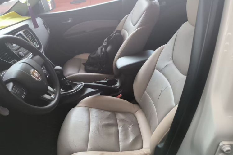 Used Fiat Viaggio 2015 1.4T Automatic Enjoyment Edition Interior 3