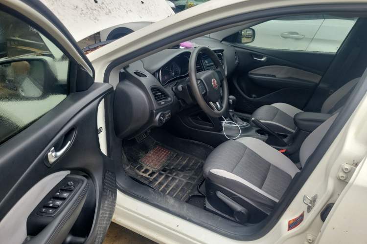 Used Fiat Viaggio 2015 1.4T Automatic Enjoyment Edition Interior 3