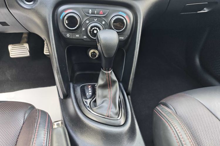 Used Fiat Viaggio 2015 1.4T Automatic Enjoyment Edition Interior 4