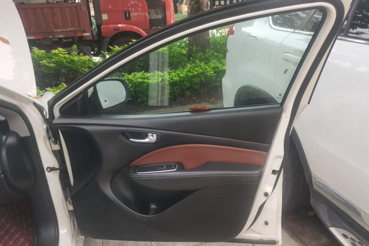 Used Fiat Viaggio 2015 1.4T Automatic Jingxiang Edition Interior 5