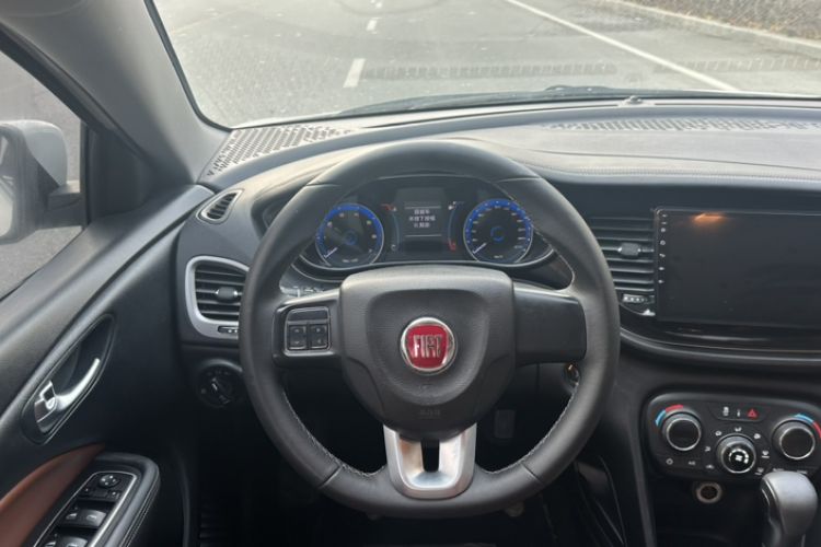 Used Fiat Viaggio 2015 1.4T Automatic Jingxiang Edition Interior 6
