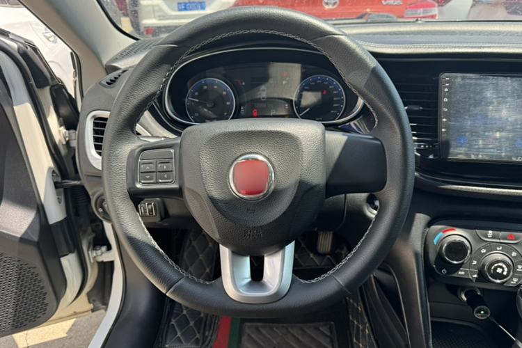 Used Fiat Viaggio 2015 1.4T Automatic Jingxiang Edition Interior 6