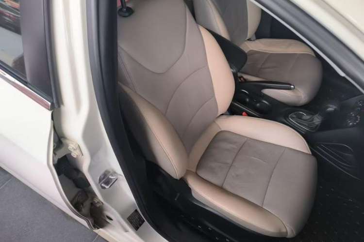 Used Fiat Viaggio 2015 1.4T Automatic Enjoyment Edition Interior 6