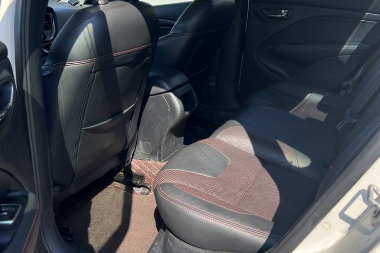 Used Fiat Viaggio 2015 1.4T Automatic Night Edition Interior 6