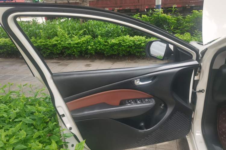 Used Fiat Viaggio 2015 1.4T Automatic Jingxiang Edition Interior 7