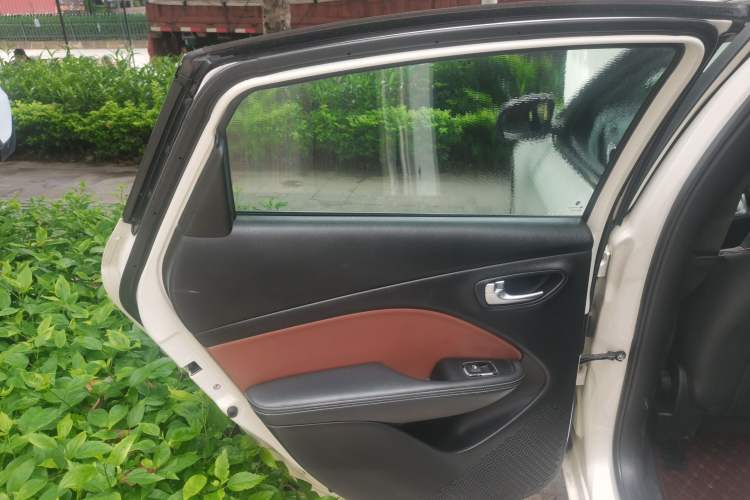 Used Fiat Viaggio 2015 1.4T Automatic Jingxiang Edition Interior 8