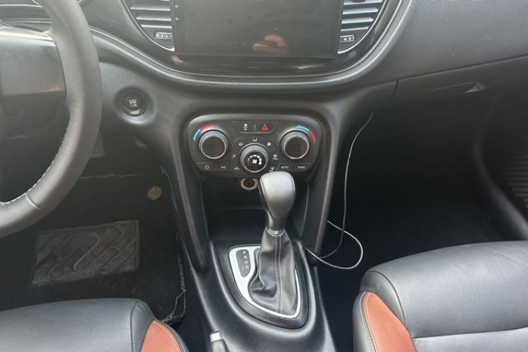 Used Fiat Viaggio 2015 1.4T Automatic Jingxiang Edition Interior 8