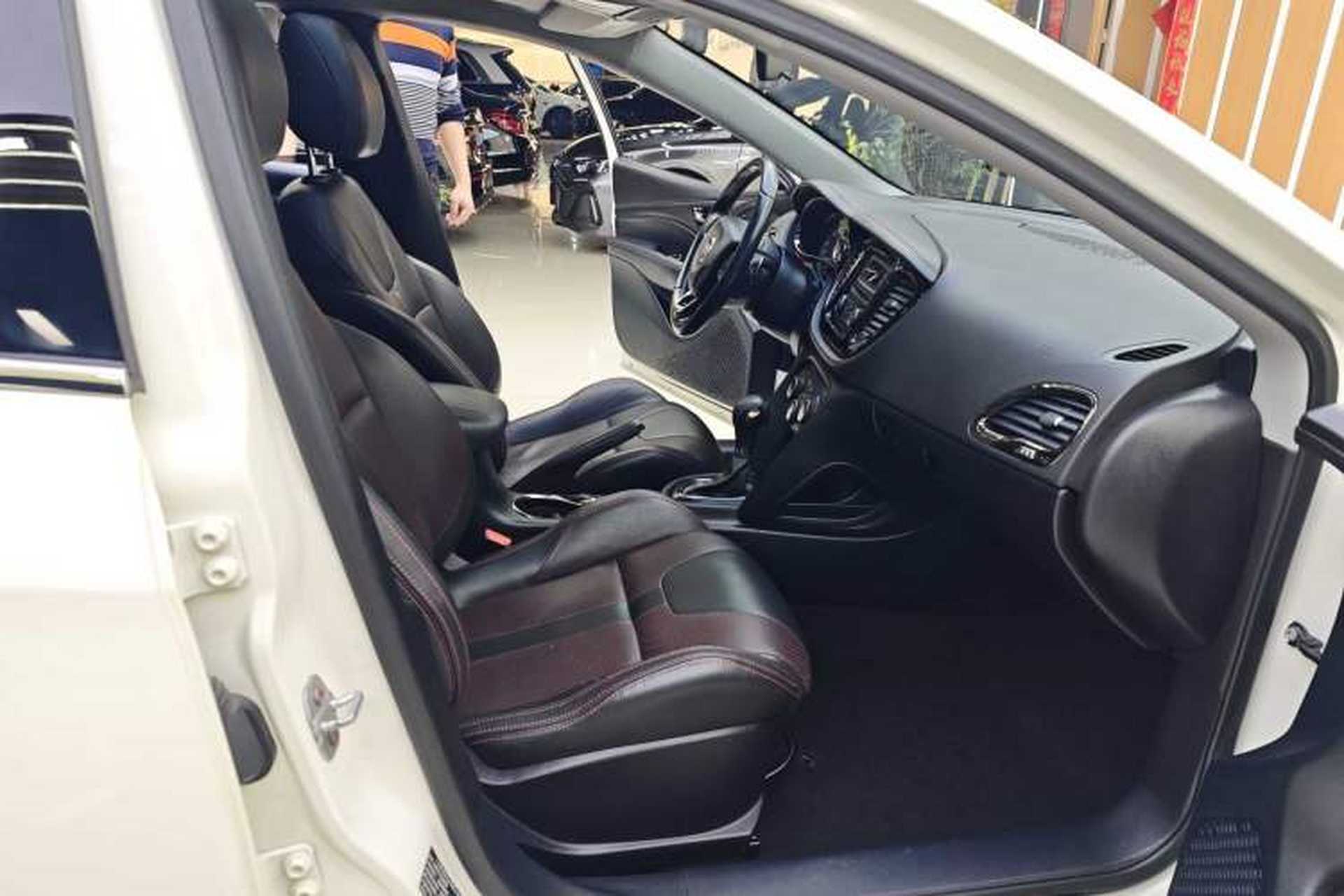 Used Fiat Viaggio 2015 1.4T Automatic Enjoyment Edition Interior 8