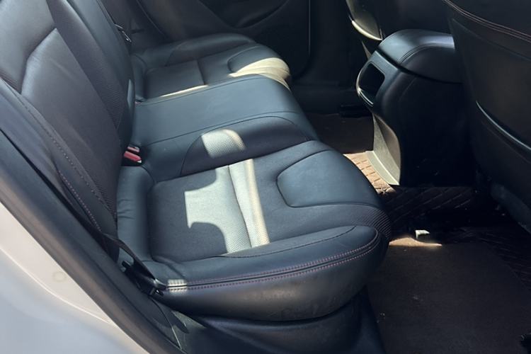Used Fiat Viaggio 2015 1.4T Automatic Night Edition Interior 9