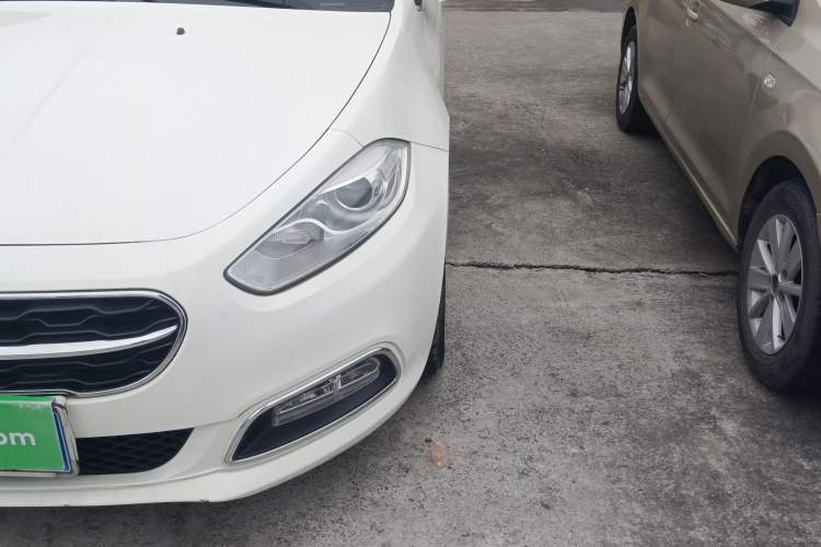 Used Fiat Viaggio 2015 1.4T Automatic Enjoyment Edition Left Front Headlight
