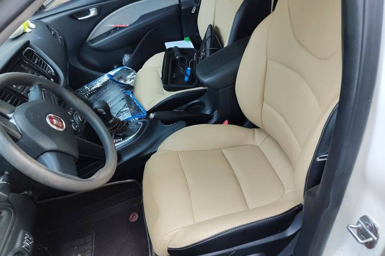Used Fiat Viaggio 2015 1.4T Automatic Enjoyment Edition Left Front Seat