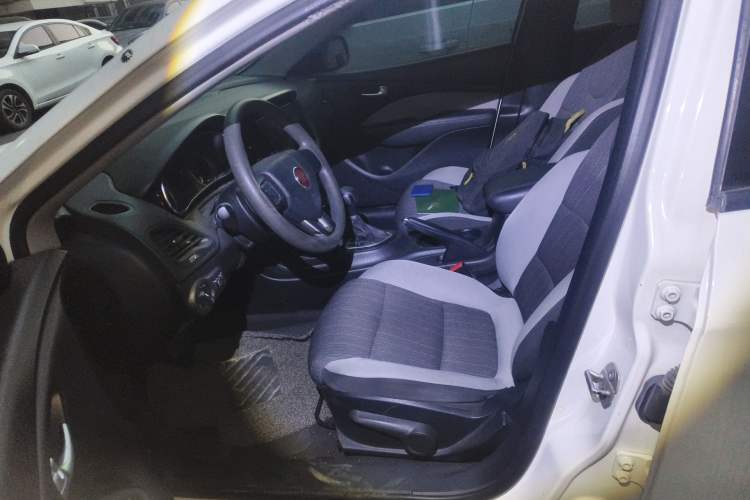 Used Fiat Viaggio 2015 1.4T Automatic Enjoyment Edition Left Front Seat