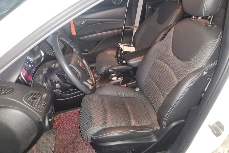 Used Fiat Viaggio 2015 1.4T Automatic Luxury Edition Left Front Seat