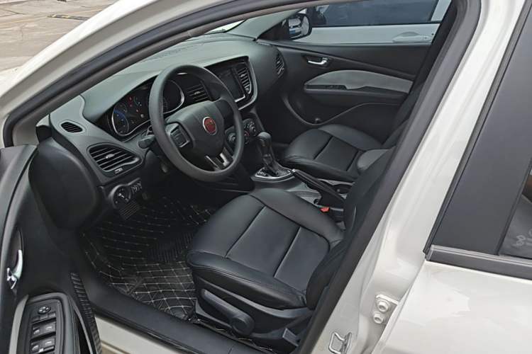 Used Fiat Viaggio 2015 1.4T Automatic Enjoyment Edition Left Front Seat