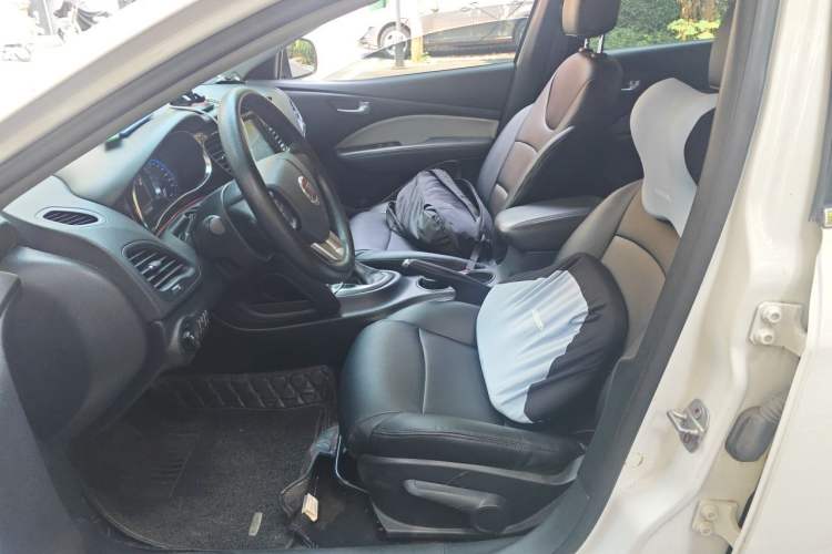 Used Fiat Viaggio 2015 1.4T Automatic Enjoyment Edition Left Front Seat