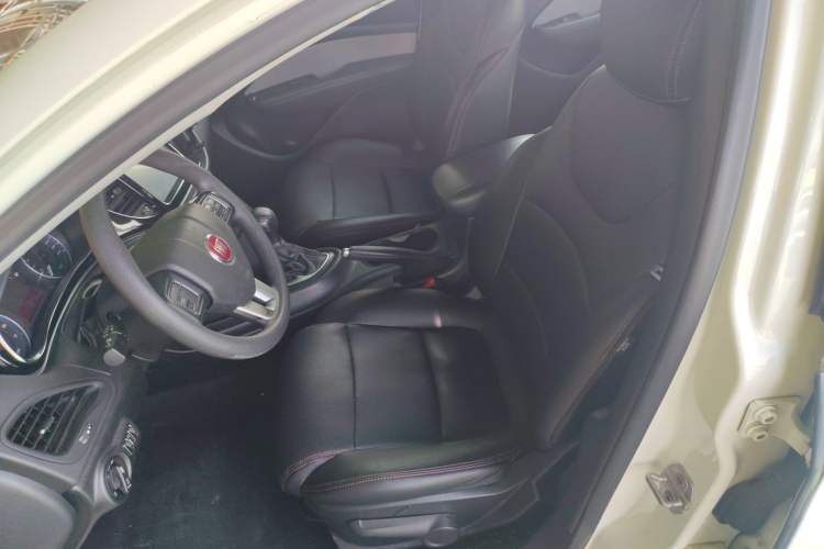 Used Fiat Viaggio 2015 1.4T Automatic Enjoyment Edition Left Front Seat