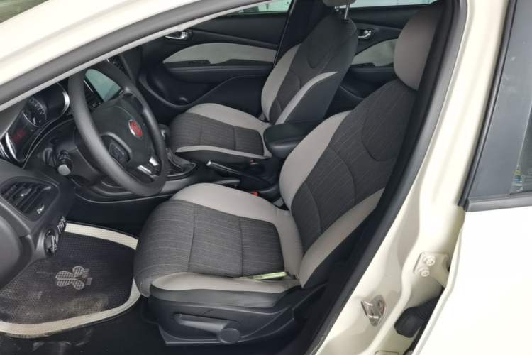 Used Fiat Viaggio 2015 1.4T Automatic Enjoyment Edition Left Front Seat