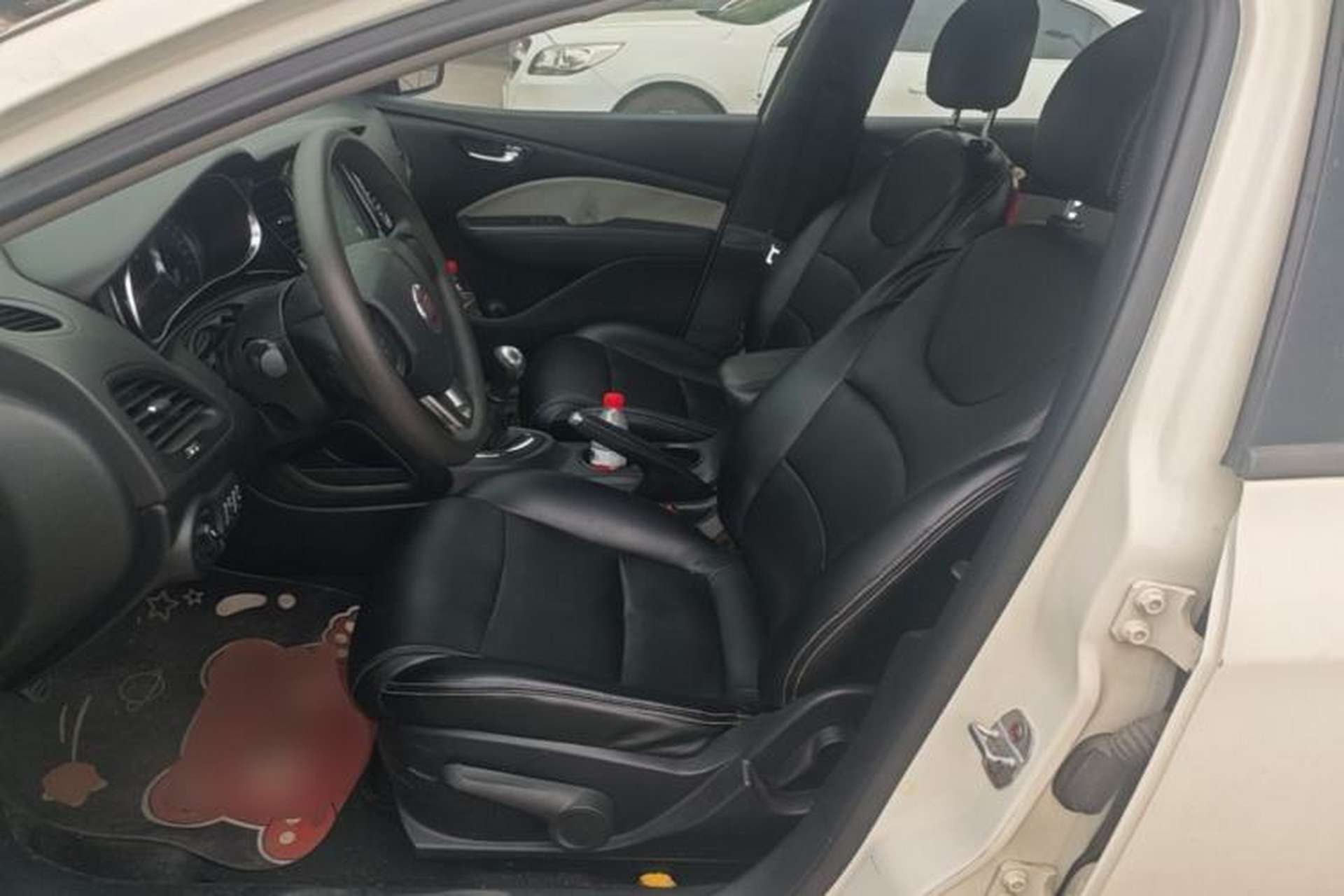 Used Fiat Viaggio 2015 1.4T Manual Enjoyment Edition Left Front Seat