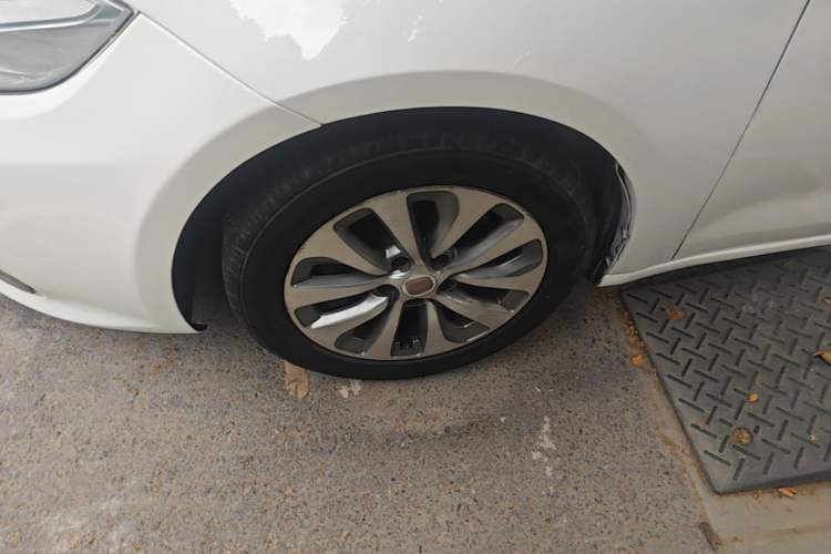 Used Fiat Viaggio 2015 1.4T Manual Enjoyment Edition Left Front Wheel Hub