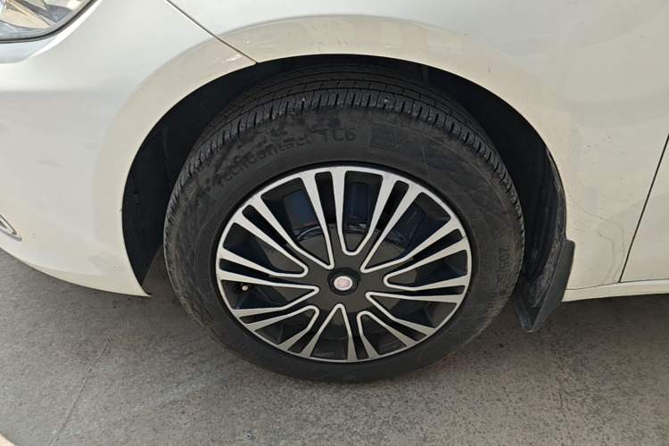 Used Fiat Viaggio 2015 1.4T Manual Enjoyment Edition Left Front Wheel Hub
