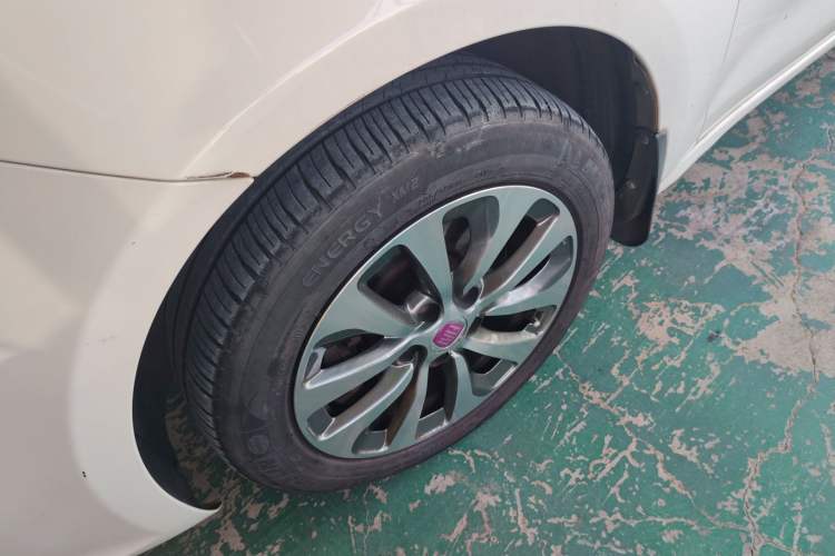 Used Fiat Viaggio 2015 1.4T Automatic Enjoyment Edition Left Front Wheel Hub