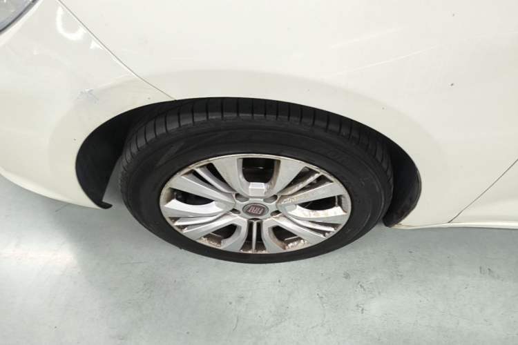 Used Fiat Viaggio 2015 1.4T Automatic Jingxiang Edition Left Front Wheel Hub