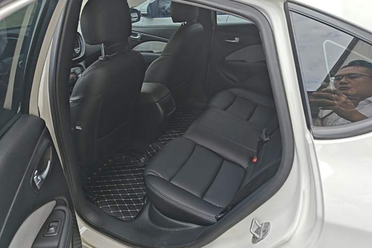 Used Fiat Viaggio 2015 1.4T Automatic Enjoyment Edition Left Rear Seat