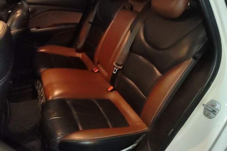 Used Fiat Viaggio 2015 1.4T Automatic Jingxiang Edition Left Rear Seat