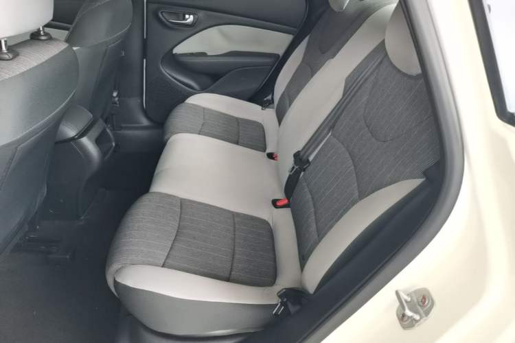 Used Fiat Viaggio 2015 1.4T Automatic Enjoyment Edition Left Rear Seat