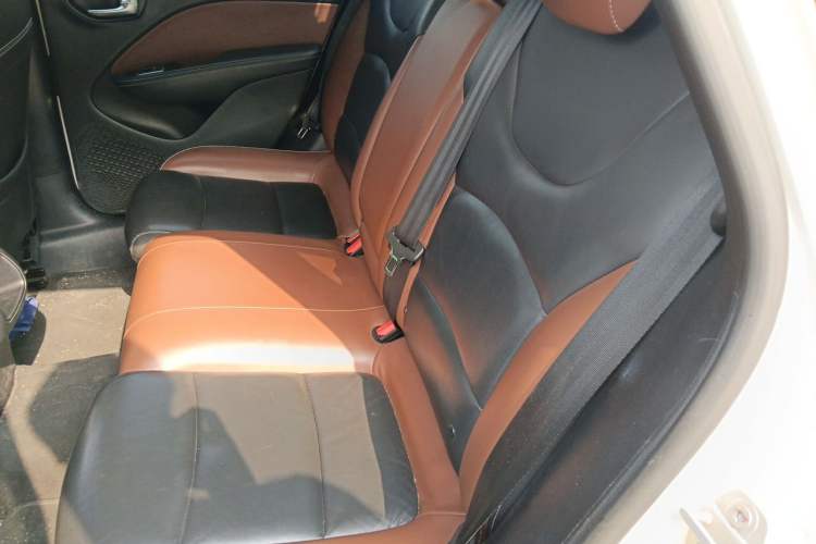 Used Fiat Viaggio 2015 1.4T Automatic Jingxiang Edition Left Rear Seat