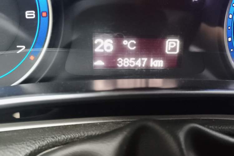 Used Fiat Viaggio 2015 1.4T Automatic Enjoyment Edition Odometer Close Up
