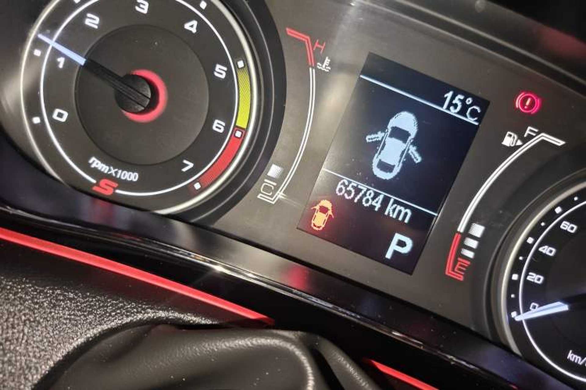 Used Fiat Viaggio 2015 1.4T Automatic Enjoyment Edition Odometer Close Up