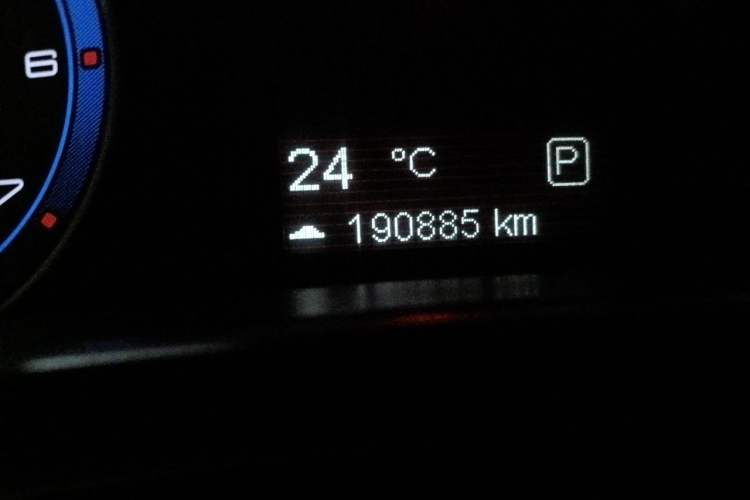 Used Fiat Viaggio 2015 1.4T Automatic Enjoyment Edition Odometer Close Up