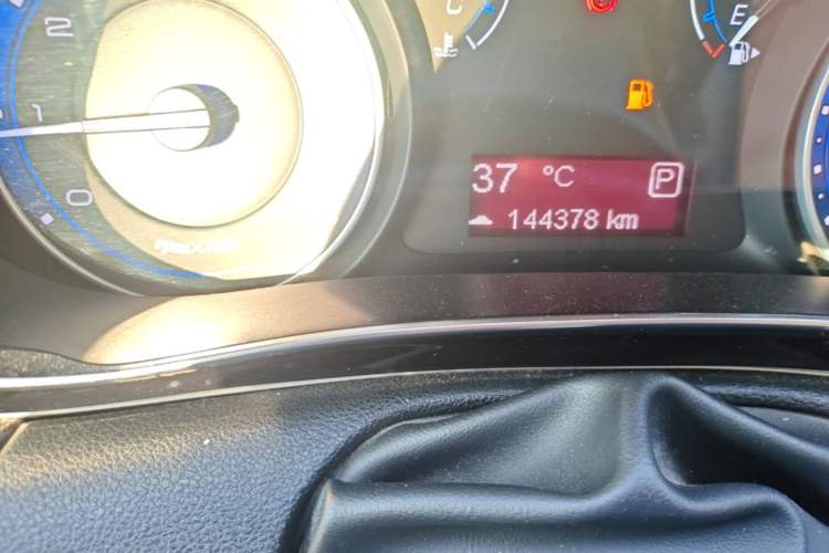 Used Fiat Viaggio 2015 1.4T Automatic Enjoyment Edition Odometer Close Up