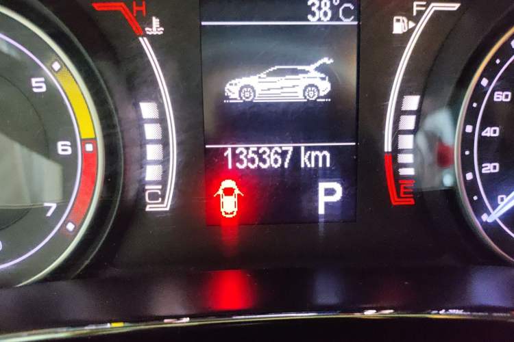 Used Fiat Viaggio 2015 1.4T Automatic Enjoyment Edition Odometer Close Up