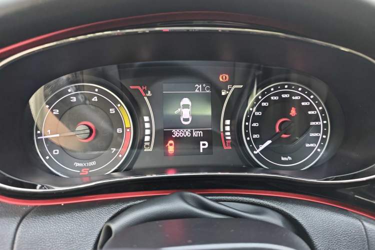 Used Fiat Viaggio 2015 1.4T Automatic Enjoyment Edition Odometer Close Up