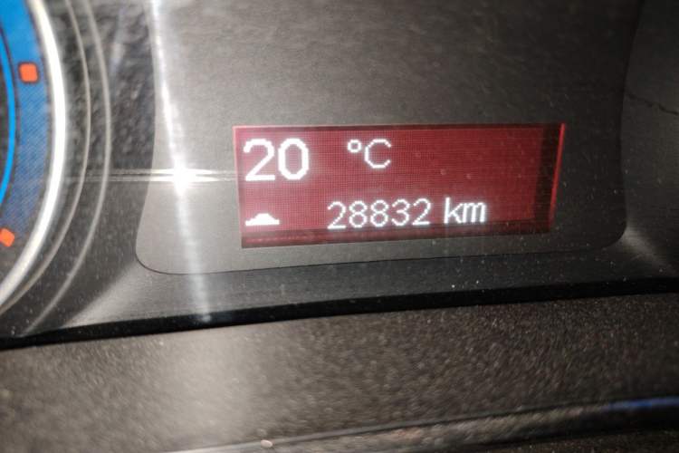Used Fiat Viaggio 2015 1.4T Manual Enjoyment Edition Odometer Close Up