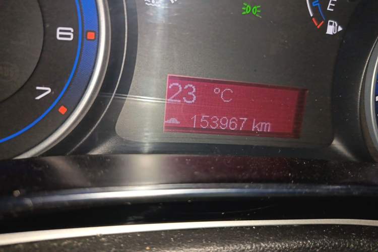 Used Fiat Viaggio 2015 1.4T Manual Enjoyment Edition Odometer Close Up