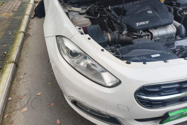 Used Fiat Viaggio 2015 1.4T Automatic Enjoyment Edition Right Front Headlight