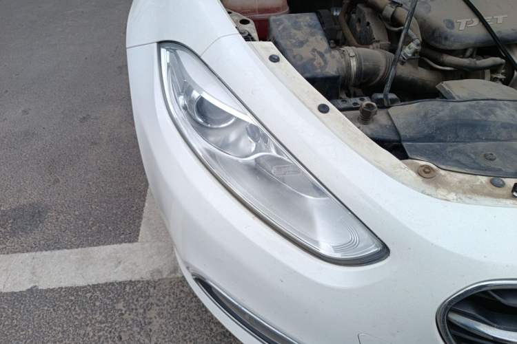 Used Fiat Viaggio 2015 1.4T Manual Enjoyment Edition Right Front Headlight