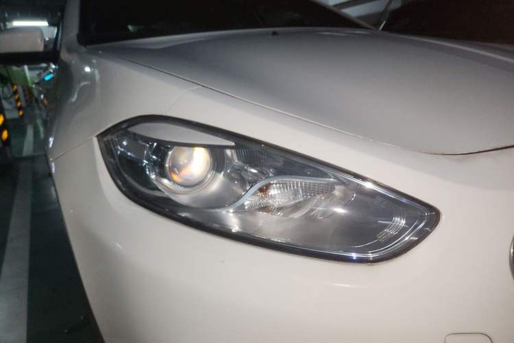 Used Fiat Viaggio 2015 1.4T Automatic Luxury Edition Right Front Headlight